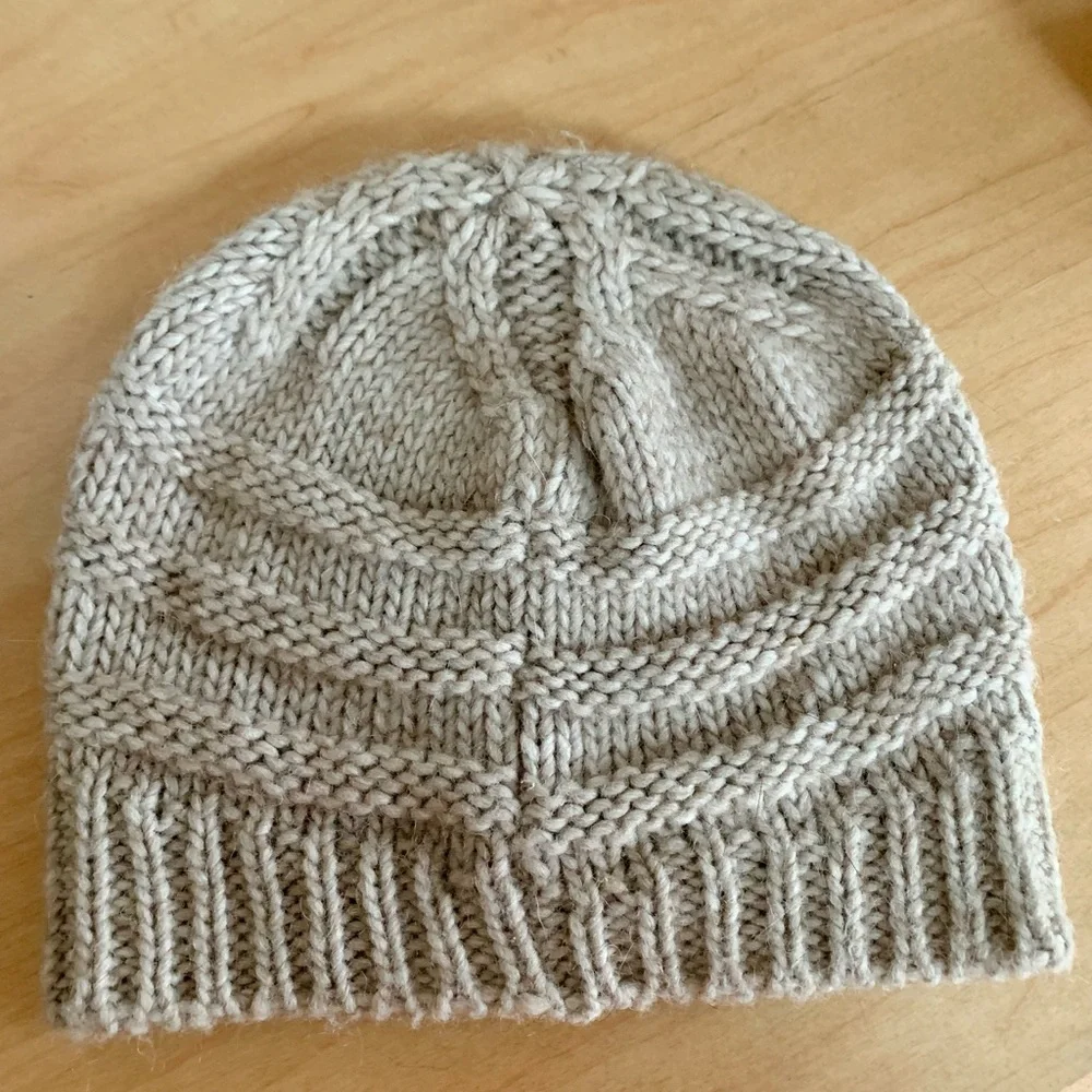 L’Atelier Du Sac Alpaca Blend Cozy Knit Beanie Hat Beige Oatmeal - Picture 4 of 8